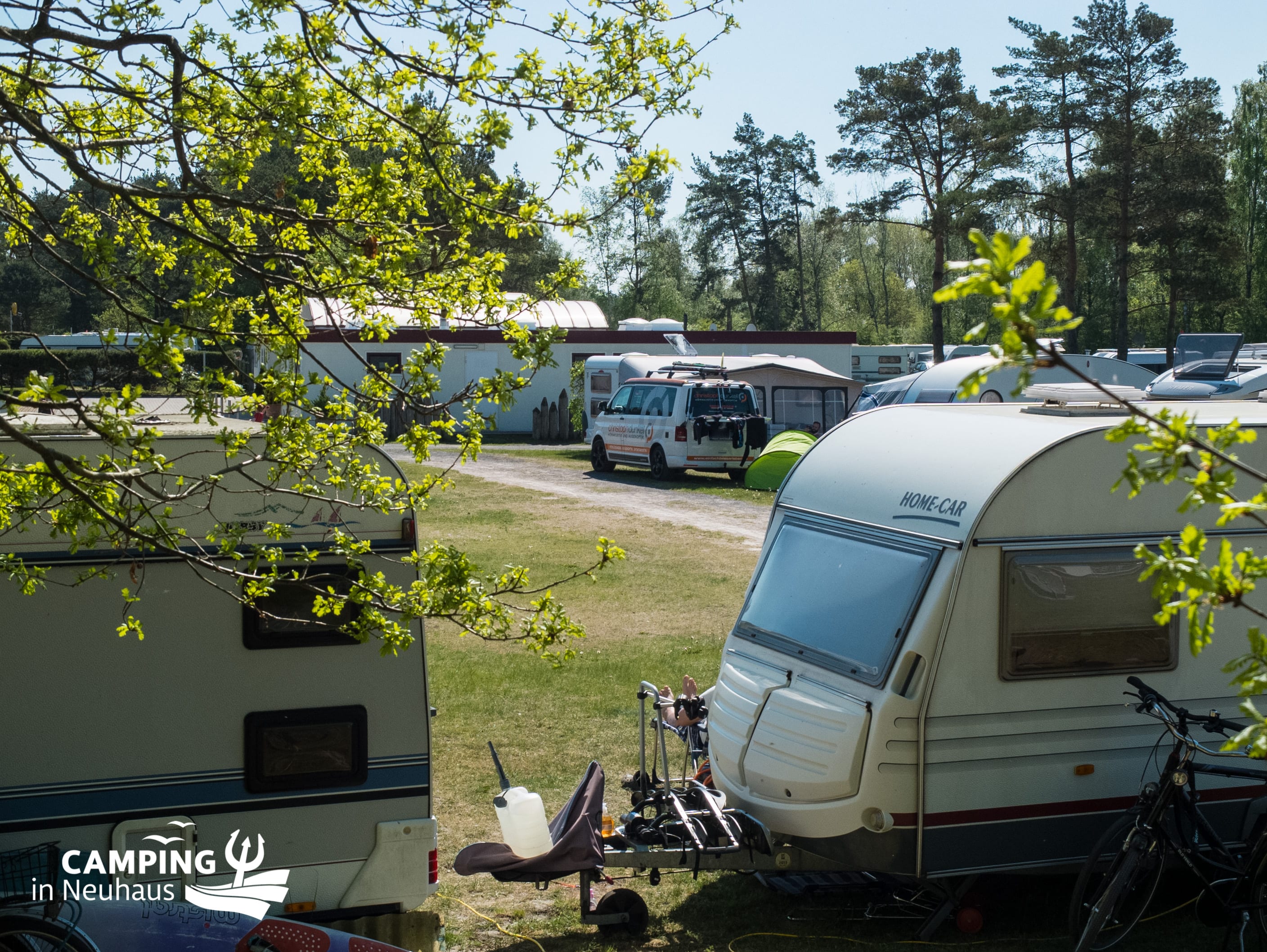 Blick vom Fahrradweg auf Camping in Neuhaus