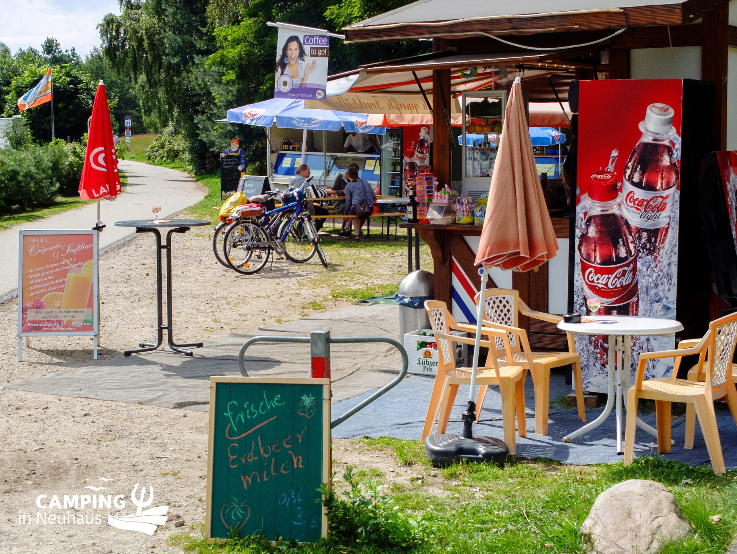 Imbissangebot auf dem Platz vor Camping in Neuhaus