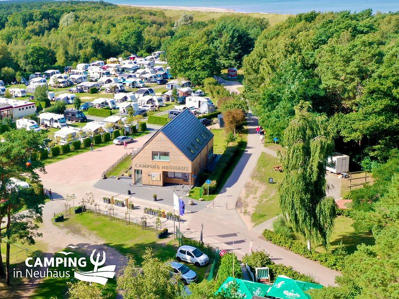 Einfahrtsbereich und Rezeption Camping in Neuhaus