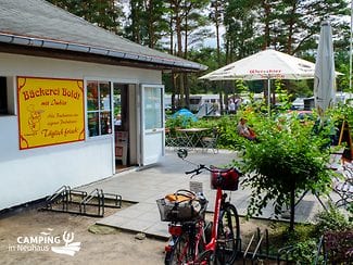 Bäckerei Boldt vor dem Campingplatz in Neuhaus